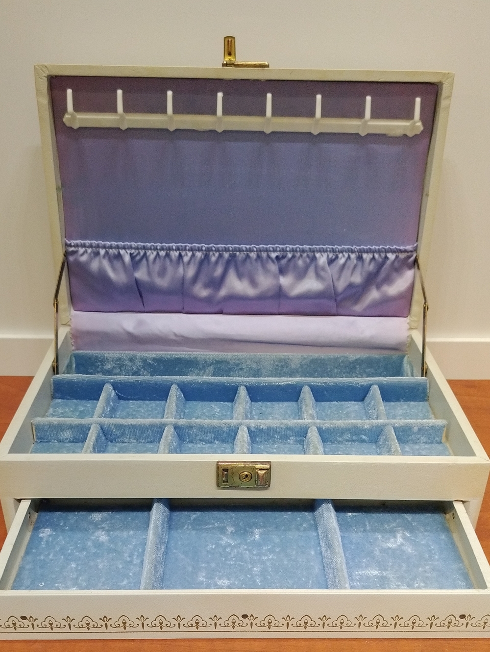 Vintage Cream Mele Jewelry Box W/ LightBlue Velvet & Lavender Silk Lining No Key
